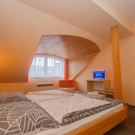 Konukevi Moyzes Banská Bystrica
